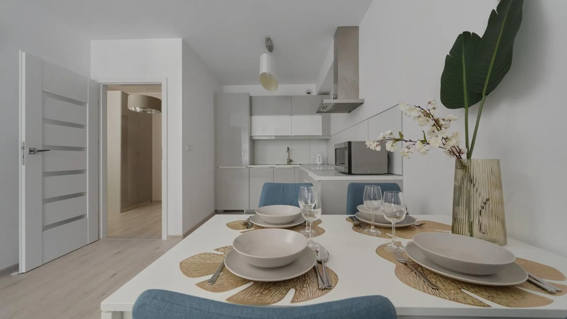 Luxurious Apartments With Balcony & Parking Gwiazdzista Wroclaw By Noclegi Renters 0*,