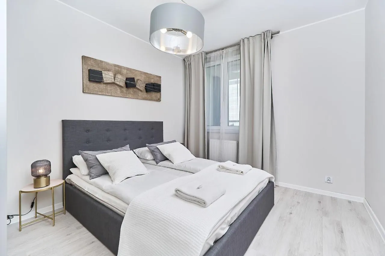 Luxurious Apartments With Balcony & Parking Gwiazdzista Wroclaw By Noclegi Renters