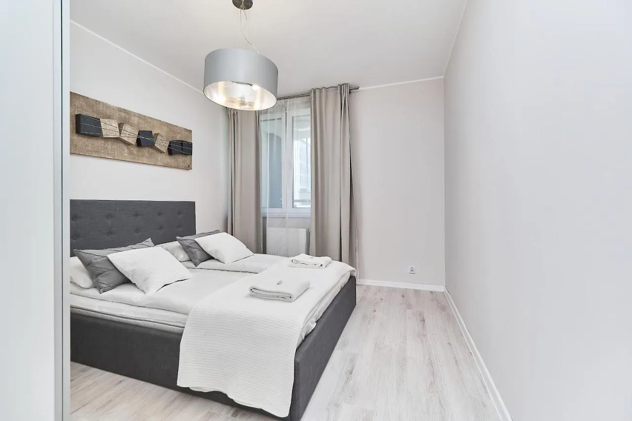 Luxurious Apartments With Balcony & Parking Gwiazdzista Wroclaw By Noclegi Renters