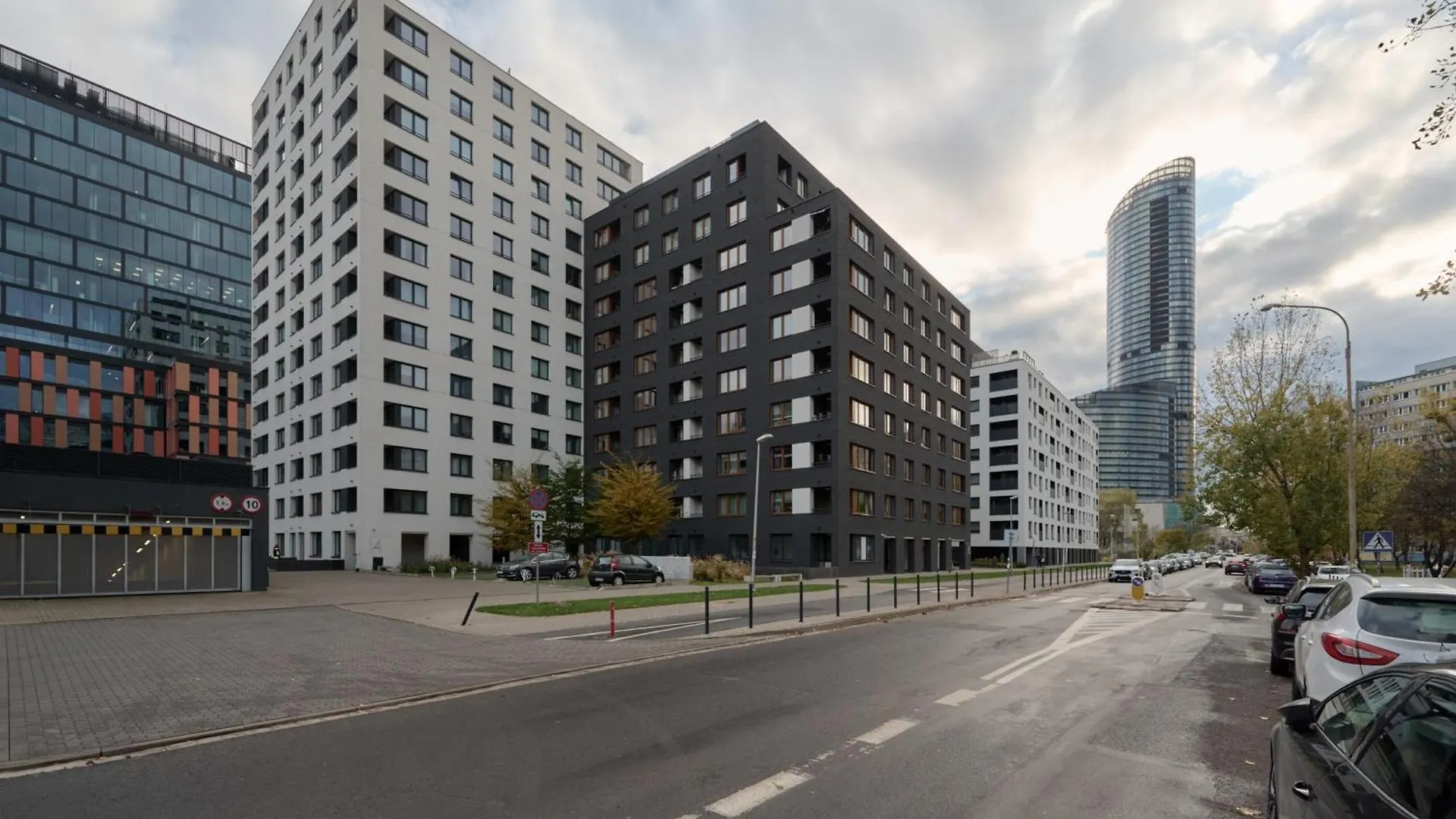 Luxurious Apartments With Balcony & Parking Gwiazdzista Wroclaw By Noclegi Renters
