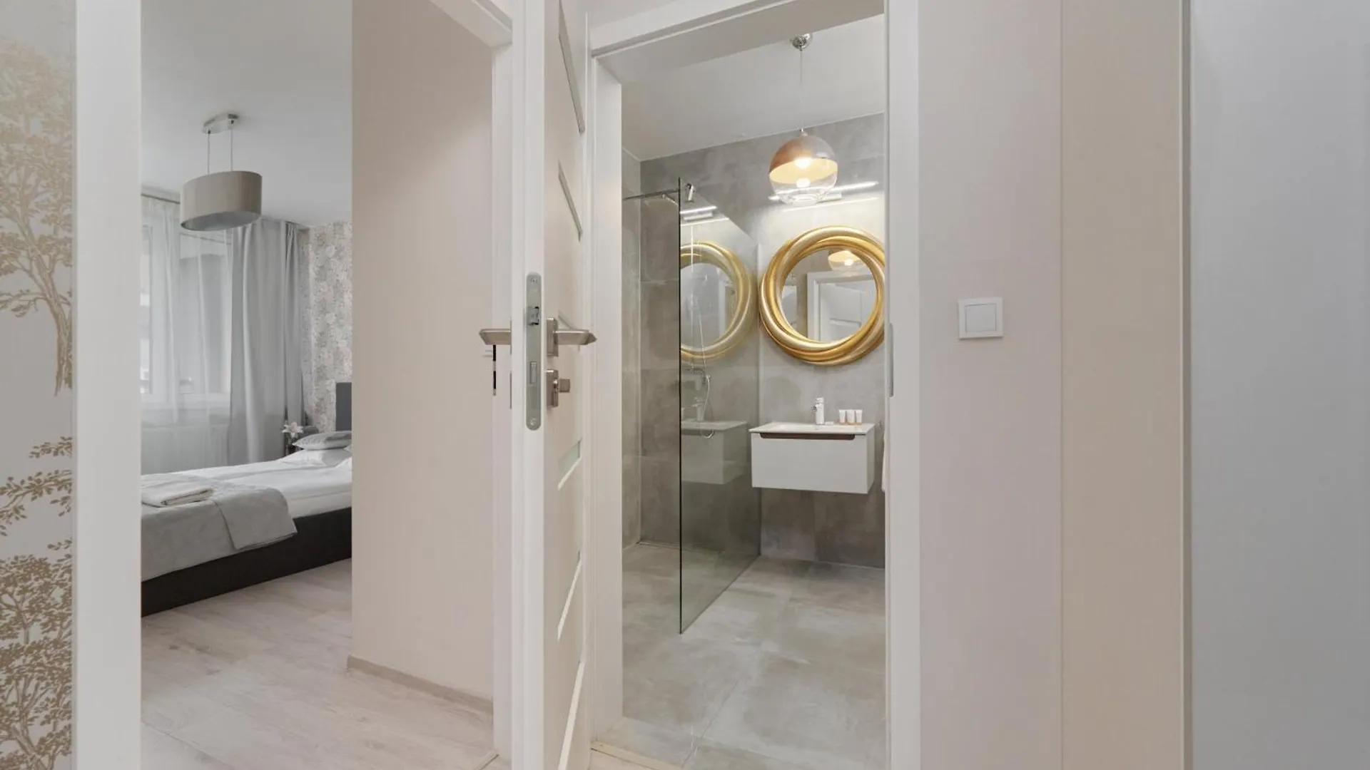 Luxurious Apartments With Balcony & Parking Gwiazdzista Wroclaw By Noclegi Renters